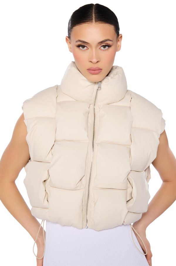 CROP PU WEAVE PUFFER VEST IN BEIGE Fashion